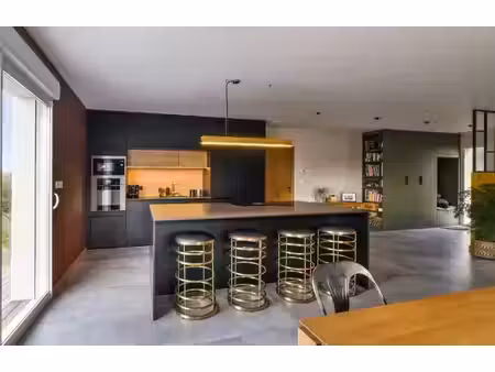 t4 sud ouest est terrasse et jardin de 145m2 parking
