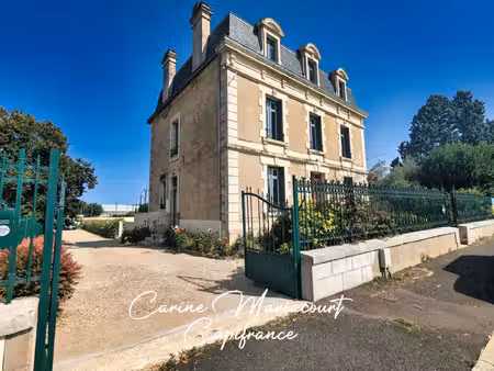 maison de maitre avec piscine à 25 minutes de niort- 5 chambres - terrain clos de 1203 m2