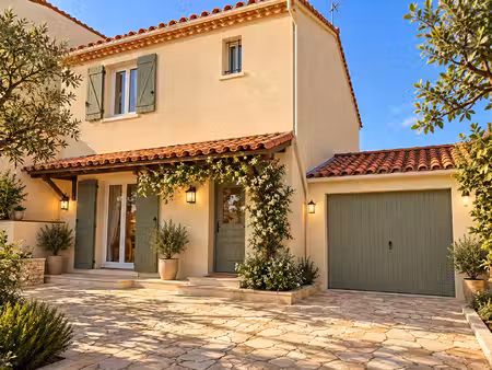 **proche du port ** maison 4 pièces avec 3 chambres ** garage** (83430) saint -mandrier -s