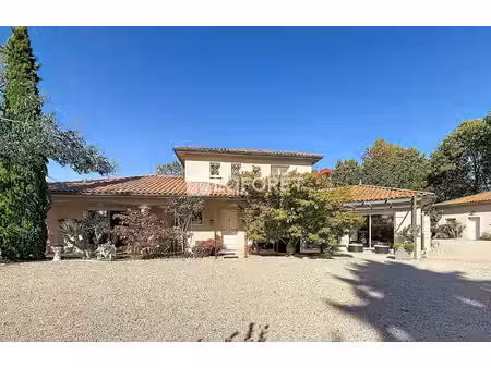 le montellier maison familiale à vendre de 236 m² avec piscine et double garage