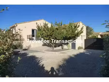 villa de 138 m² avec piscine.
