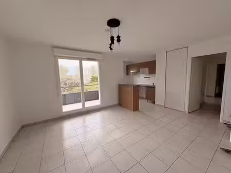 location t3 onet le chateau sans frais d'agence