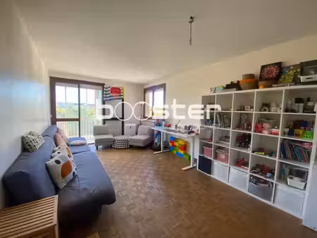 face aux chalets – spacieux t4 traversant de 93m² avec parking  cave et loggia