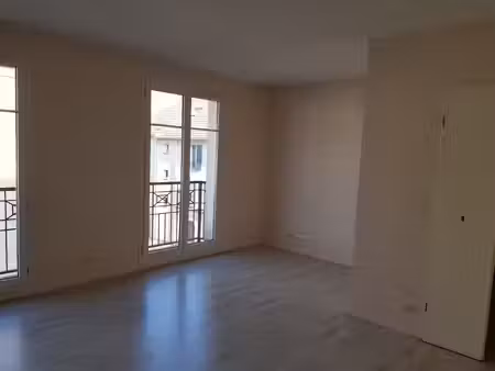 à louer agréable appartement f2 de 45 21 m2 avec balcon et