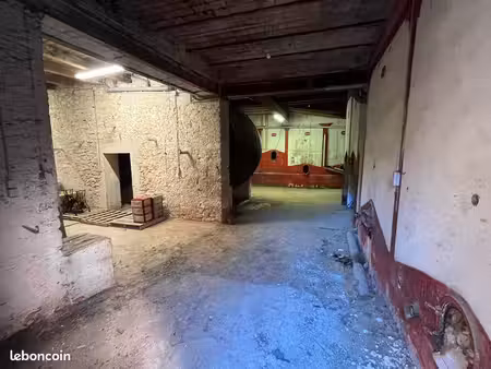 local / entrepôt de stockage 230m2