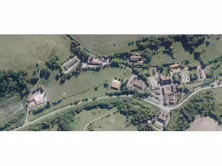 70000-haute-saône domaine avec château et ses annexes. terrain 7 hectares