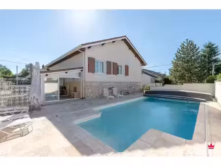 maison jonage le haut avec piscine
