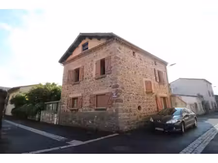 orbeil – maison en pierre de 159 m² avec cour  jardin et véranda