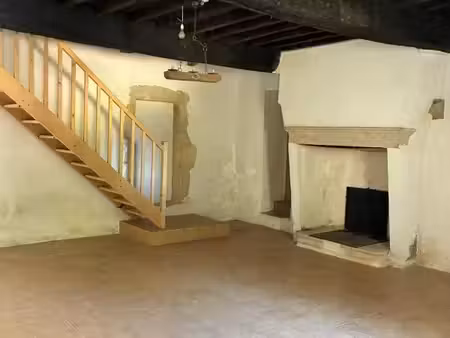 a renover entierement maison en pierre avec de belles prestations anciennes