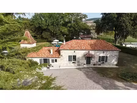 magnifique domaine avec gîte piscine dans une belle campagne