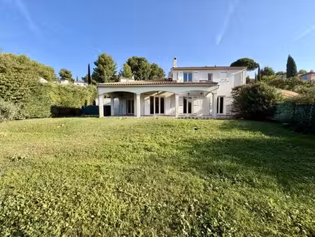 maison t6 avec terrasse et beau jardin a vendre sur eguilles