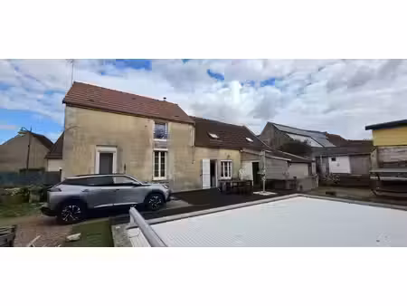proche clamecy  charmante maison habitable de suite