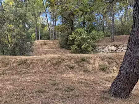 terrain rare à ménerbes