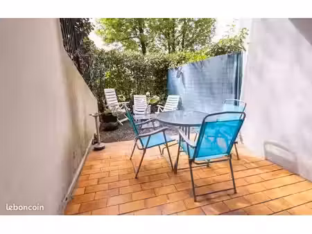 studio meublé avec terrasse à louer