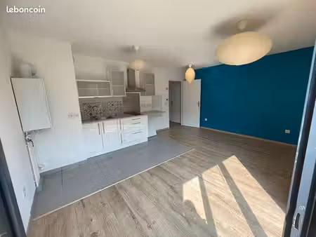 studio 1 pièce 30 m²