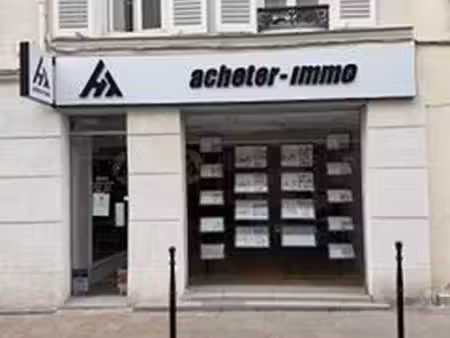 jolie boutique en plein centre ville 1350 euros cc