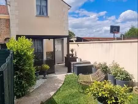 maison 3 chambres + jardinet + 2 parking