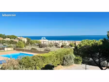 saint pierre la mer : magnifique t2 duplex  balcon avec vue mer et sa place de parking pri