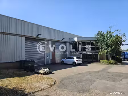 local d'activité 451 m²