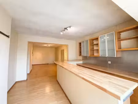appartement une chambre avec bureau sur anderlecht