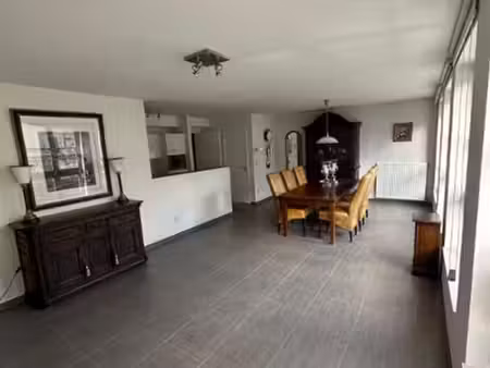 lichtrijk appartement met 2 slaapkamers en 2 badkamers in...
