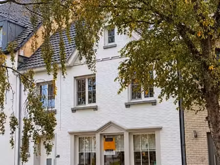 goed gelegen burgershuis met terras aan veemarkt te brugge
