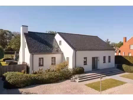 charmante open woning met 4 slpk op 1.561m² in oostkamp
