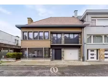 grande maison familiale rénovée dans le centre d'oudenaarde