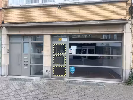 local commercial à louer 130 m2 + cave berchem-sainte-agathe
