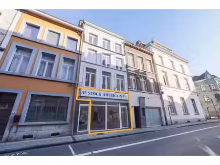 rez-de-chaussée commercial en plein centre de dinant