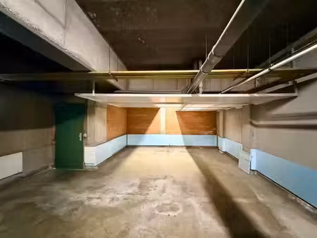 dubbele auto staanplaats in afgesloten garagecomplex!