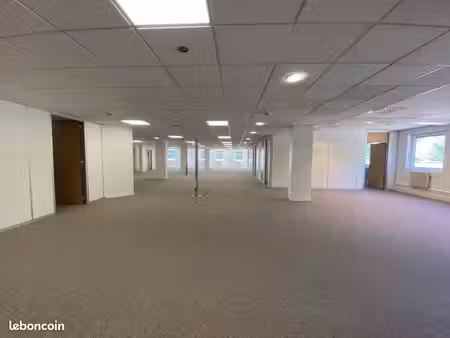 bureau 1 969 m²