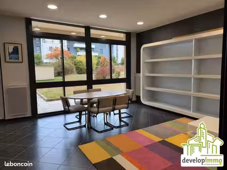 local bureaux 92 m²