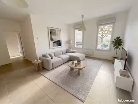 appartement t3 rénové - libre d'occupation - 2 parkings - saintes