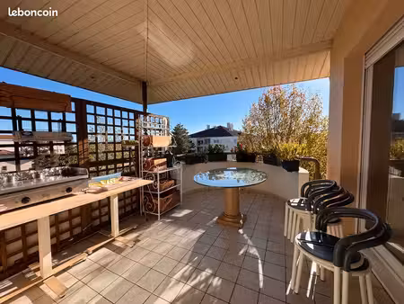 espace et confort pour ce bel appartement de 173 m² avec terrasse à bourg-en-bresse