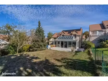maison 5 pièces 180 m²