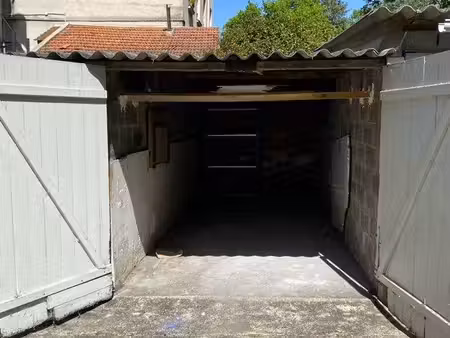 box / garage fermé en location