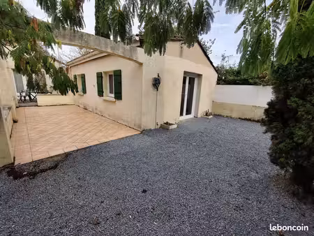 meublé de 29 m² avec terrasses et parking - electricité  eau  internet inclus