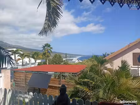 a louer maison f5/6 de 120 m2 de surface avec vue mer a la pointe des chateaux a st leu