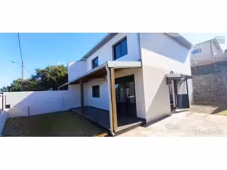a louer jolie villa f4 neuve avec vue mer à petite-ile