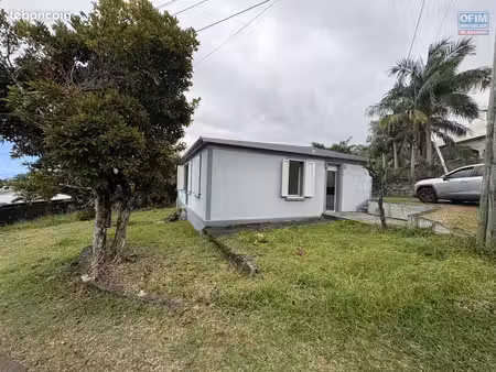 a louer villa 4 chambres avec un grand jardin à cambourg - sainte anne