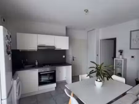 à louer – t2 avec balcon et parking en sous-sol – castelnau-le-lez