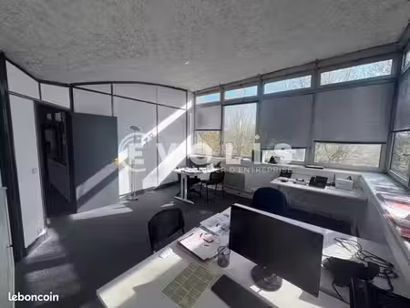 bureaux 300 m²