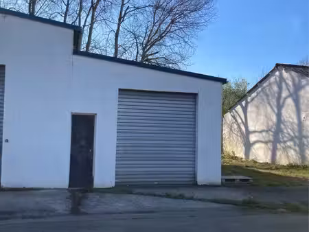 local de stockage / atelier 55m2– saint-denis-de-gâtine – 200 /mois