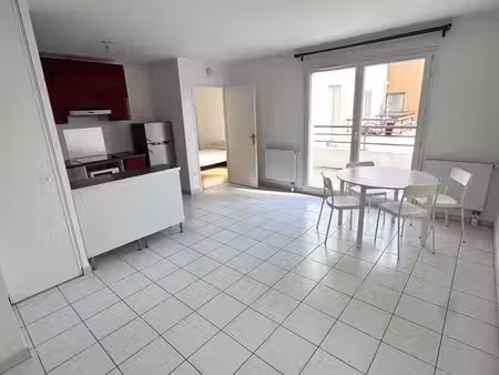 appartement t2 meuble de 39m² avec place de stationnement en sous-sol  proche gare rer
