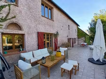 maison 8 pièces 234 m²