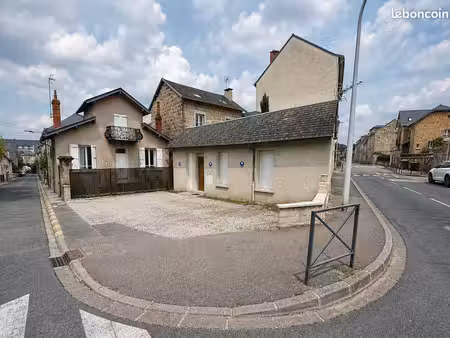 maisonnette individuelle + stationnements - centre ville