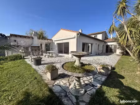 pavillon 5 pièces 205 m²