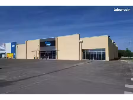 bâtiment 400m2 ou 200m2