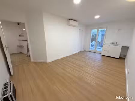 a louer - gare beauchamp local / bureaux 100m² avec parkings